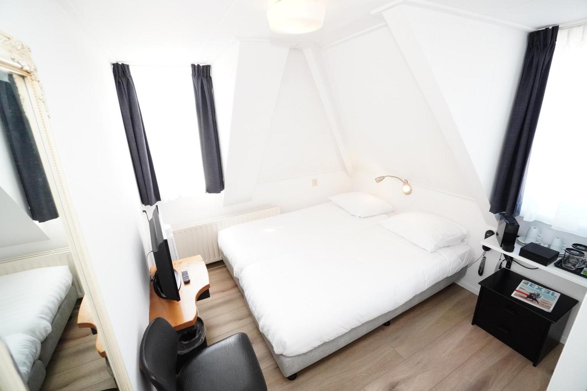 Hotel Den Burg - Digital Access Стая снимка