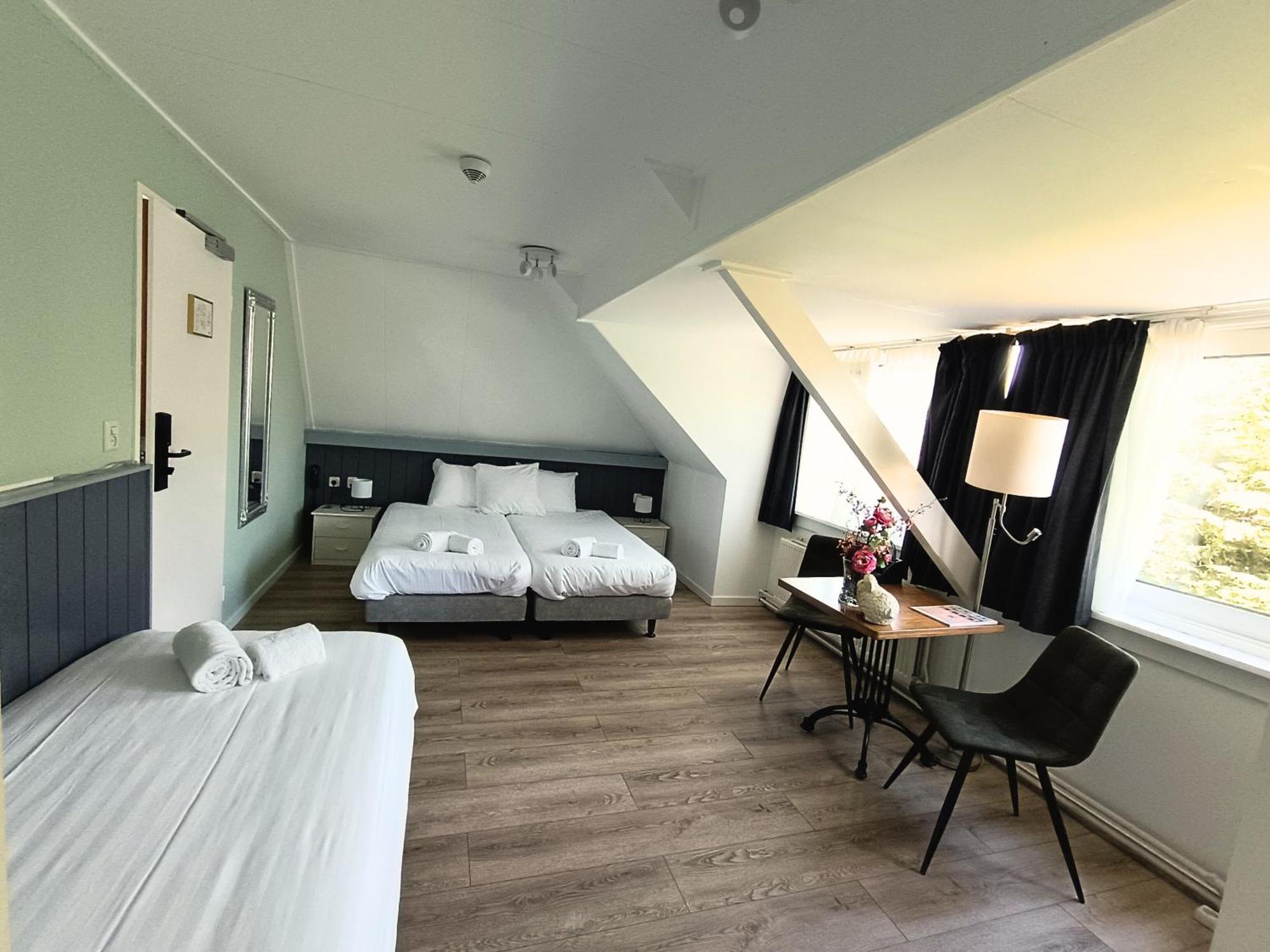 Hotel Den Burg - Digital Access Екстериор снимка